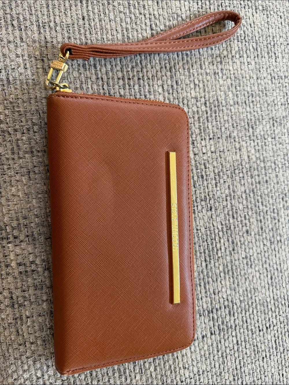 Steve Madden Brown Wristlet with Gold Trim (6)